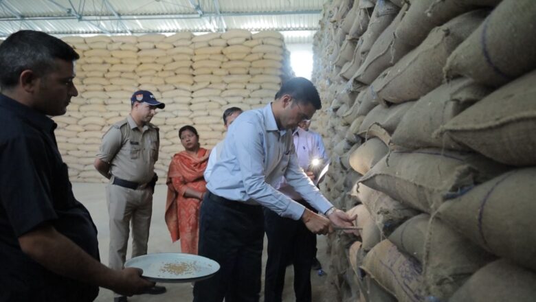 डीएम के कड़े निर्देश पहले आया अनाज पहले हो विपणन, मानकों का पालन नही तो सख्त एक्शन