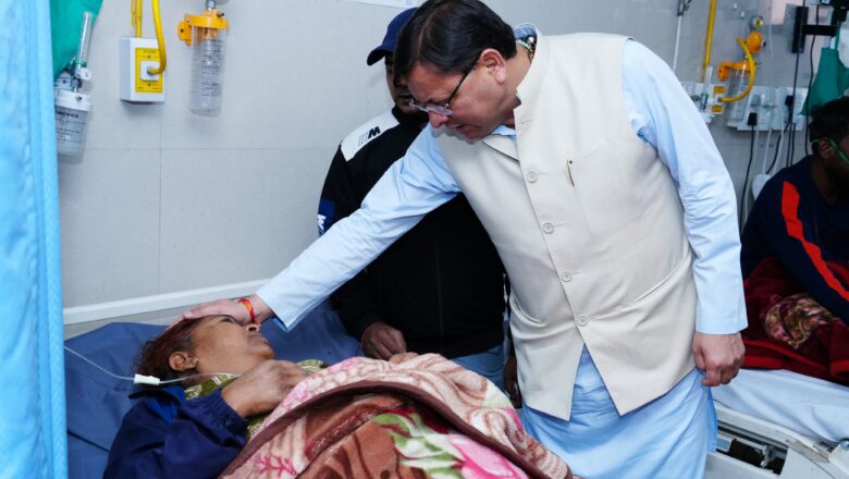 मुख्यमंत्री ने कहा कि मरीजों के इलाज के लिए पूरी व्यवस्था की गई है। उन्होंने कहा कि जिनके कारण यह घटना हुई है, स्वास्थ्य सचिव को निर्देश दिये गये हैं कि पूरे मामले की जाँच कर दोषियों पर सख्त कार्रवाई की जाए।