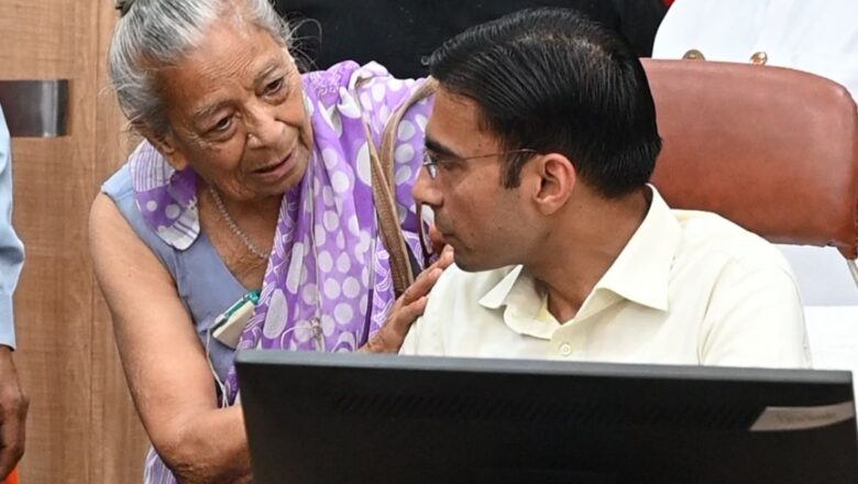 बुजुर्ग की 10 वर्षों से चली आ रही पेयजल समस्या, एक्सियन से मौके पर ही कराई लिखित में निस्तारित