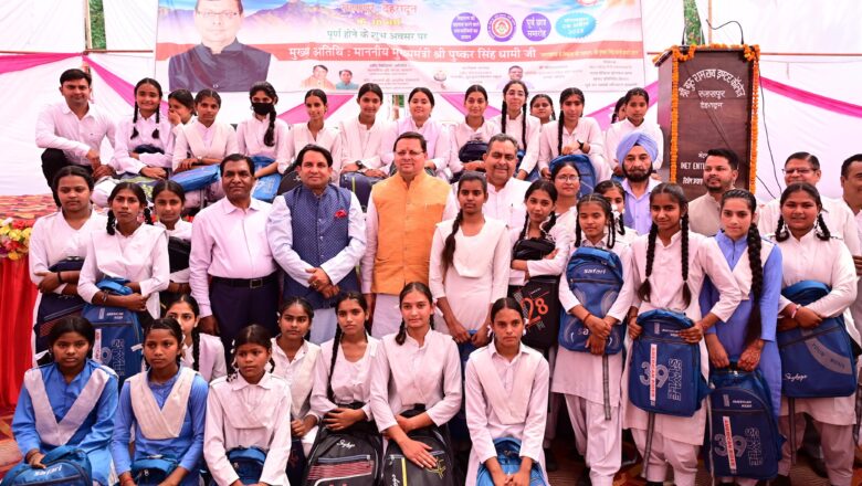 प्रदेश के 13 जिलों में 50 वर्चुअल क्लासरूम स्थापित किए गए हैं और सभी विद्यालयों में एनसीईआरटी की पुस्तकें अनिवार्य की गई हैं : धामी