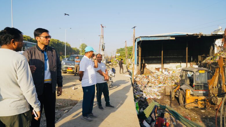 कूड़ा उठान में लापरवाही पर डीएम की फटकार, इकोन कंपनी का अनुबंध समाप्त