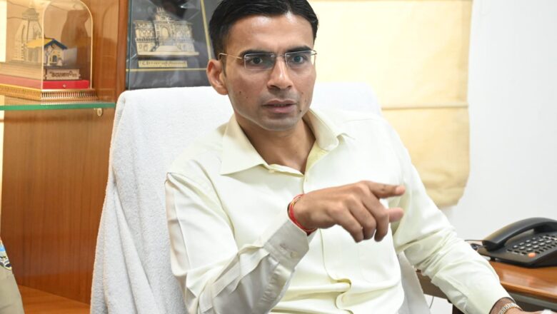 डीएम का सख्त निर्देश: विकास कार्यों में लापरवाही नहीं होगी बर्दाश्त