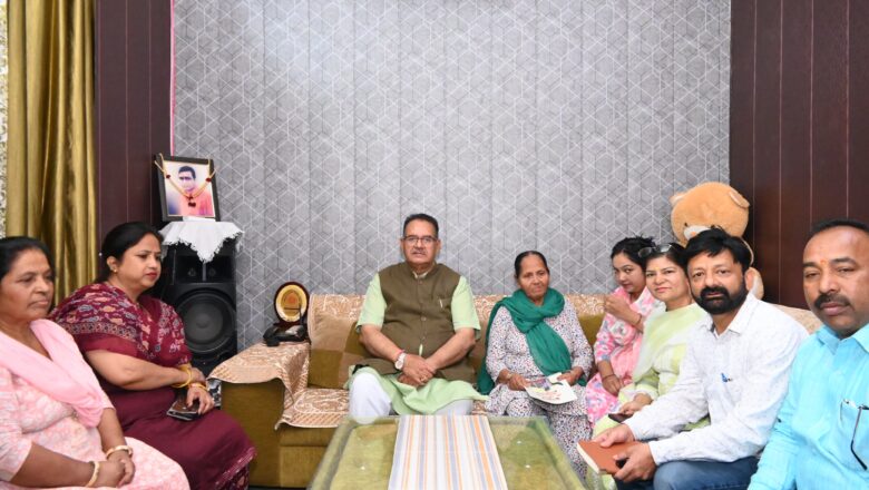 मंत्री जोशी ने कहा कि डॉ. अम्बेडकर के विचार आज भी प्रासंगिक हैं और हमें उनके सिद्धांतों को अपने जीवन में आत्मसात करने की आवश्यकता है