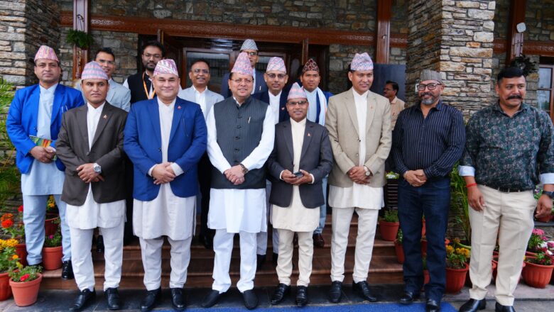 इस दौरान दोनों नेताओं ने भारत और नेपाल के मित्रतापूर्ण संबधों और सीमावर्ती क्षेत्रों में सहयोग को और अधिक सुदृढ़ करने पर बल दिया