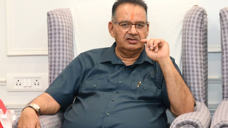 इस अभिनव अभियान के तहत 2,170 विशेषज्ञ टीमों का गठन किया गया है, जो देश के 65,000 से अधिक गांवों का दौरा करेंगी ये टीमें स्थानीय कृषि-जलवायु परिस्थितियों, मिट्टी की उर्वरता, जल उपलब्धता, और वर्षा पैटर्न का आकलन करेंगी : जोशी