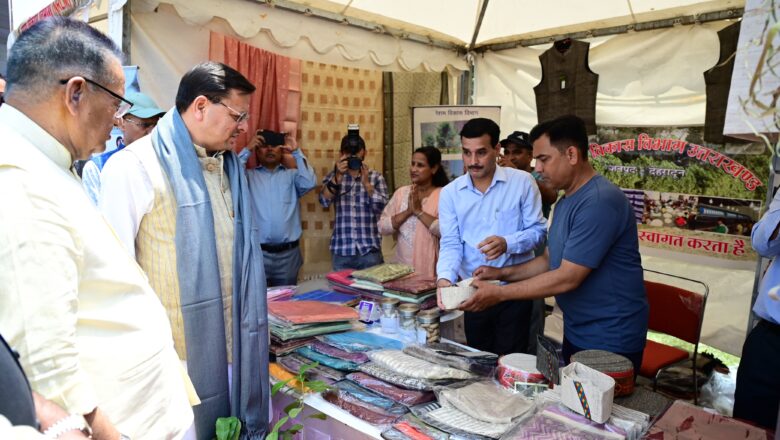 मुख्यमंत्री ने कहा कि “विकसित कृषि संकल्प अभियान“ के माध्यम से किसानों को उनकी भूमि, जलवायु और ज़रूरत के अनुसार उन्नत कृषि तकनीकों की जानकारी देने के साथ-साथ मृदा परीक्षण के आधार पर लाभकारी फसलों के चयन के लिए भी प्रशिक्षित किया जाएगा   