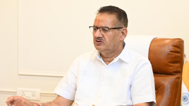 लखपति दीदी योजना और हाउस ऑफ हिमालया की समीक्षा करते ग्राम्य विकास मंत्री गणेश जोशी