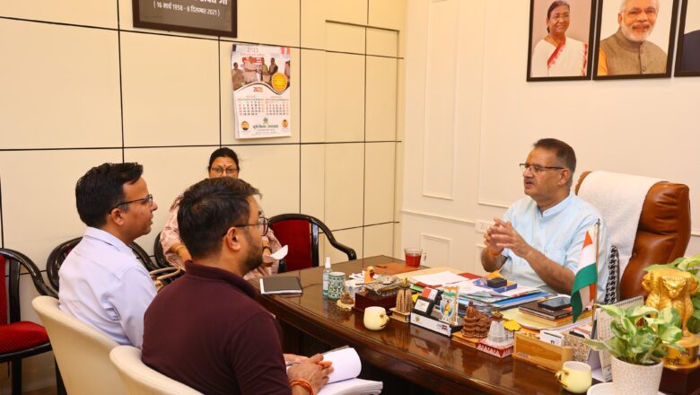 मंत्री ने अधिकारियों को जनहित के कार्यों को प्राथमिकता के आधार पर समयबद्ध ढंग से पूर्ण के निर्देश दिए   