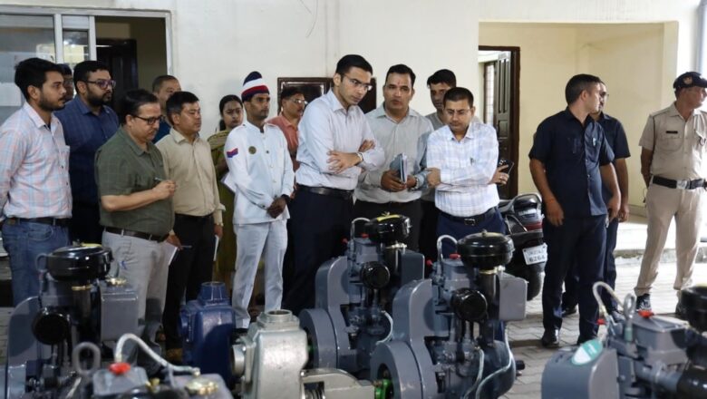 डीएम ने नगर निगम ऋषिकेश को 04, डोईवाला को 02, तहसील ऋषिकेश को 01 और देहरादून की विभिन्न एजेंसियों को 10 डी-वाटरिंग पंप वितरित किए
