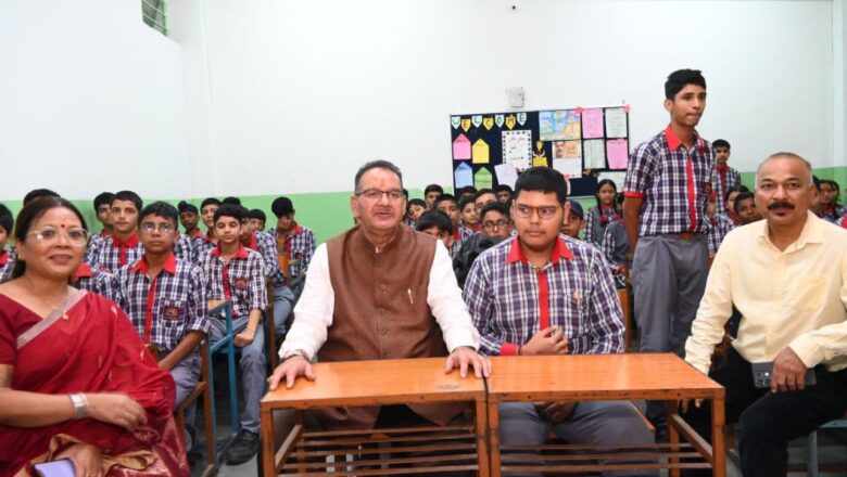 नई शिक्षा नीति छात्रों के शारीरिक, मानसिक और भावनात्मक विकास पर ज़ोर देती है और उनमें आलोचनात्मक सोच और रचनात्मकता को बढ़ावा देती है : जोशी