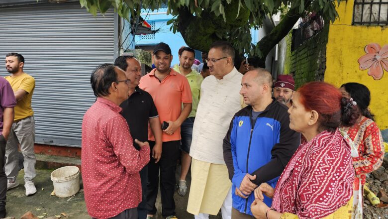 शॉर्ट सर्किट से आग की चपेट में आया पूनम देवी का घर, मंत्री गणेश जोशी ने राहत कार्य में तेजी के दिए निर्देश