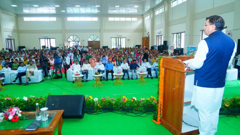 नैनीताल के ग्राम सुनकिया के कृषक हर्ष सिंह डंगवाल को “जैविक इंडिया अवार्ड” मिला, जबकि उत्तरकाशी को लाल धान के लिए “एक जिला-एक उत्पाद” में द्वितीय स्थान और हरिद्वार व टिहरी जनपद को पीएम फसल बीमा योजना में क्रमशः प्रथम व द्वितीय स्थान प्राप्त हुआ