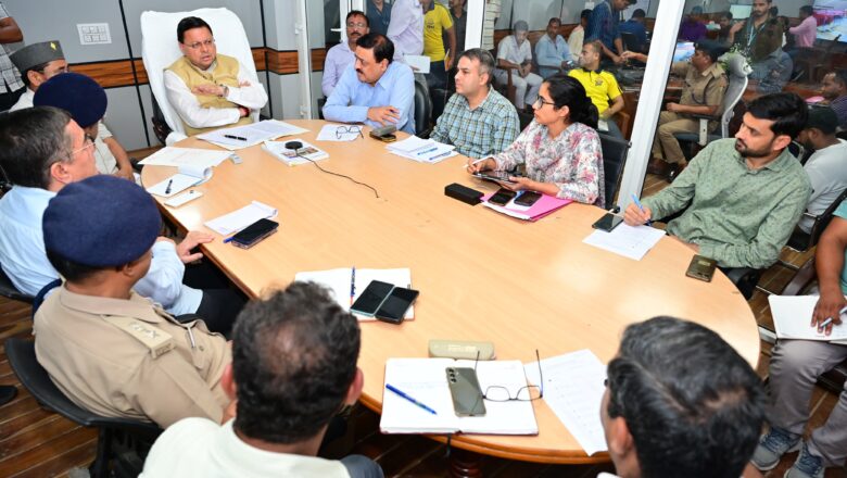 आपदा प्रभावित क्षेत्र में मूलभूत सुविधाओं विद्युत, पेयजल आपूर्ति , संचार कनेक्टीविटी  को युद्धस्तर पर अभियान चलाकर करे बहाल : धामी