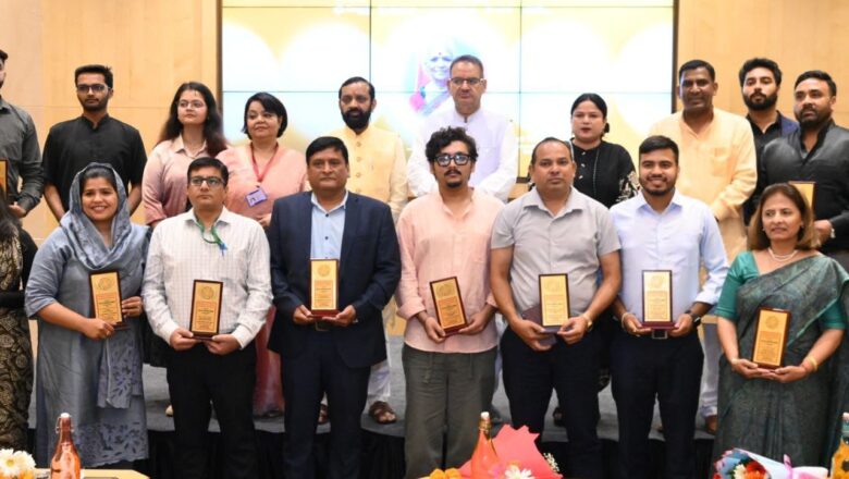 कैबिनेट मंत्री गणेश जोशी ने लीडरशिप एक्सीलेंसी अवॉर्डस समारोह में उत्कृष्ट कार्य करने वाले युवाओं और सामाजिक नेताओं को सम्मानित कर कहा– “संकल्प और सत्यनिष्ठा से असंभव भी संभव”