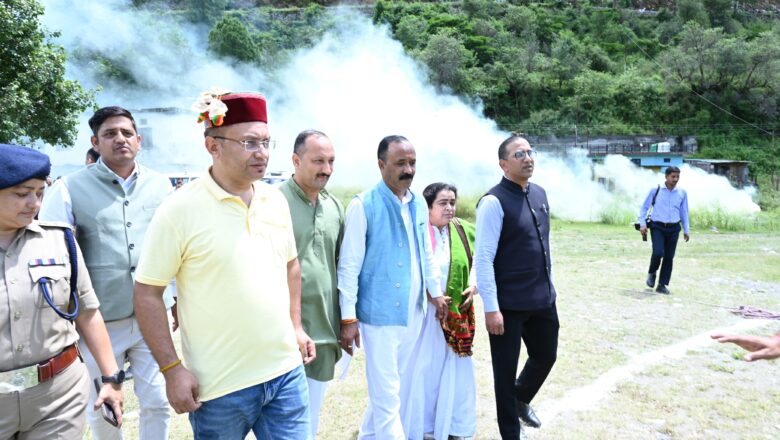 मुख्यमंत्री ने स्यानाचट्टी में बनी अस्थाई झील को खोलने के लिए चल रहे कार्यों का लिया जायजा