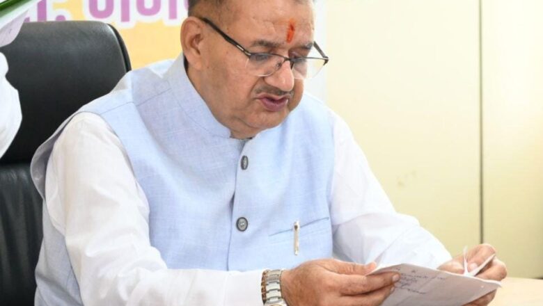 गत वर्ष में विभाग द्वारा 312 मीट्रिक टन शहतूत कोया, 55,352 ओकटसर कोया तथा 10 हजार किग्रा एरी रेशम कोये का उत्पादन किया गया, जिससे लगभग 9 हजार कृषक परिवार लाभान्वित हुए : जोशी   