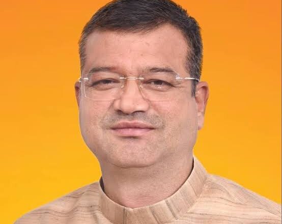 मेयर थपलियाल की दो टूक नसीहत”: पार्टी मंच पर बोलें, सोशल मीडिया पर नहीं