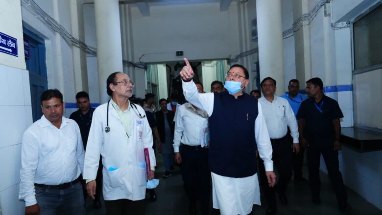 मुख्यमंत्री ने अधिकारियों को निर्देश दिए कि अटल आयुष्मान योजना का लाभ हर पात्र व्यक्ति तक पहुंचे, यह सुनिश्चित किया जाए