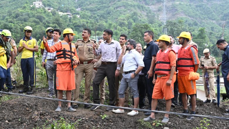 देहरादून में आपदा से 2 मकान, 13 दुकानें, 8 होटल, 3 रेस्टोरेंट, आंगनबाड़ी केंद्र, पंचायत भवन और सामुदायिक भवन क्षतिग्रस्त, जनजीवन अस्त-व्यस्त।