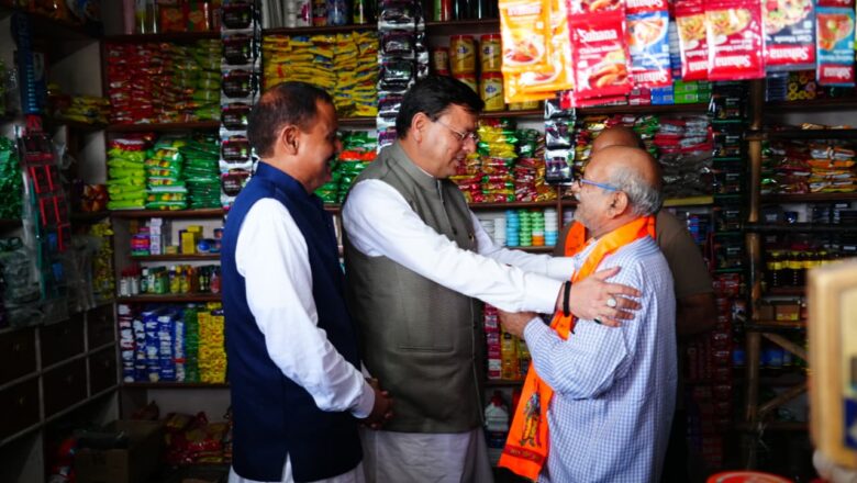 मुख्यमंत्री पुष्कर सिंह धामी ने कुँआवाला बाजार में किया भ्रमण, “स्वदेशी अपनाओ” और नई GST दरों पर किया जनजागरूकता का आह्वान