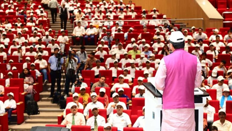 मुख्यमंत्री ने कहा कि बागेश्वर, चमोली और उत्तरकाशी जनपदों में राजकीय वृद्धाश्रम संचालित हो रहे हैं, जबकि देहरादून, अल्मोड़ा और चंपावत में नए भवन निर्माणाधीन हैं   