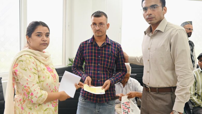जिलाधिकारी सविन बंसल के नेतृत्व में रायफल क्लब फंड से अब तक 12.55 लाख की आर्थिक सहायता जरूरतमंदों को प्रदान की जा चुकी है।   