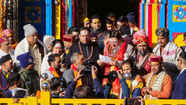 केदारनाथ में भक्तों का सलाम — मुख्यमंत्री धामी की धार्मिक निष्ठा और बेहतर प्रबंधन की खुलकर तारीफ      