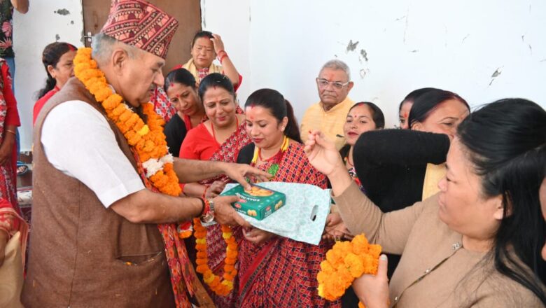 मंत्री गणेश जोशी ने कहा कि पिछले दिनों भीषण आपदा के कारण क्षेत्र में कई परिवार प्रभावित हुए हैं और इसके चलते मैंने फैसला लिया कि इस वर्ष भाईदूज का त्यौहार प्रभावित क्षेत्र में अपने बहनों के साथ मनाऊं