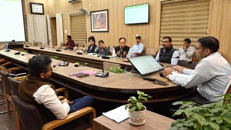 विद्यालयों, कॉलेजों और औद्योगिक संस्थानों में नशा विरोधी अभियान चलाने के निर्देश, जिलाधिकारी सविन बंसल।