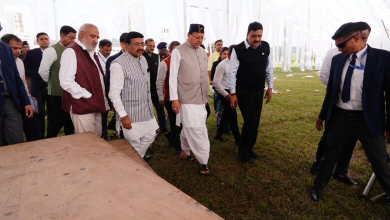 मुख्यमंत्री धामी ने अधिकारियों को निर्देश दिए कि राज्य स्थापना दिवस का यह ऐतिहासिक अवसर गरिमामय और व्यवस्थित तरीके से मनाया जाए