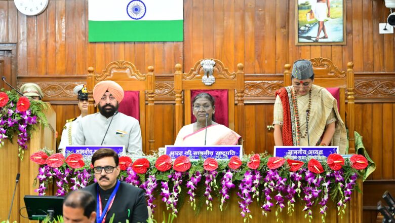 राष्ट्रपति ज़ी 25 वर्षों में पर्यावरण, ऊर्जा, पर्यटन, स्वास्थ्य और शिक्षा के क्षेत्रों में राज्य द्वारा की गई प्रगति की सराहना की