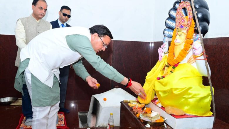 देहरादून के थानों स्थित लेखक गांव में गूंजे साहित्य और संस्कृति के स्वर, मुख्यमंत्री धामी बोले—‘यह गांव हमारी जड़ों और भविष्य का संगम है’