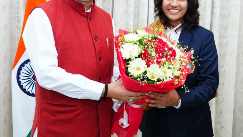 महिला विश्व कप विजेता क्रिकेटर स्नेह राणा ने की मुख्यमंत्री पुष्कर सिंह धामी से शिष्टाचार भेंट