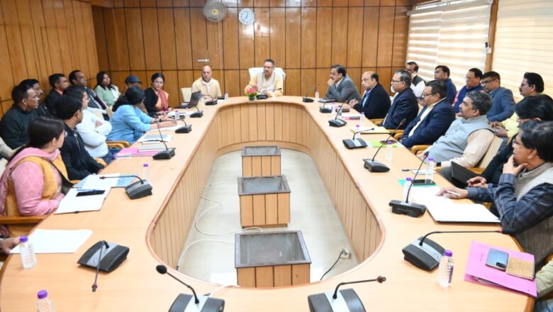 कैबिनेट मंत्री गणेश जोशी ने बैठक में कहा कि मसूरी विधानसभा के किसी भी वार्ड में क्षतिग्रस्त सड़कें अब और लम्बित न रहें, मरम्मत कार्य तुरंत शुरू किए जाएं