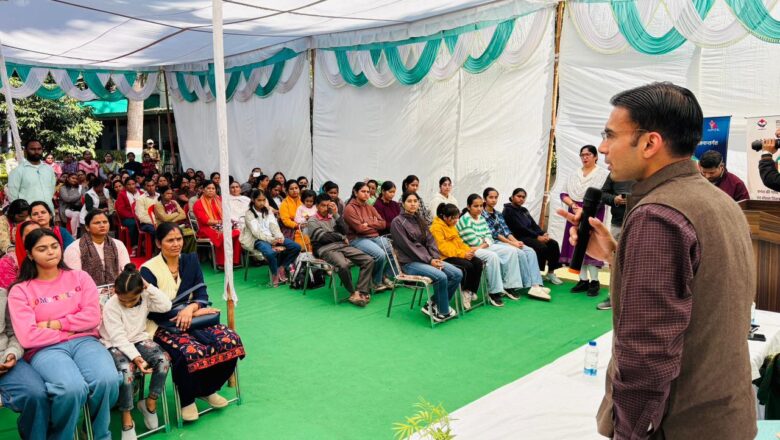 जिलाधिकारी ने अभिभावकों से भी अपील की कि वे अपनी बेटियों को प्रोत्साहित करते रहे, उनको आगे बढ़ाने में हर संभव मदद करें और एक सशक्त समाज निर्माण में योगदान करें