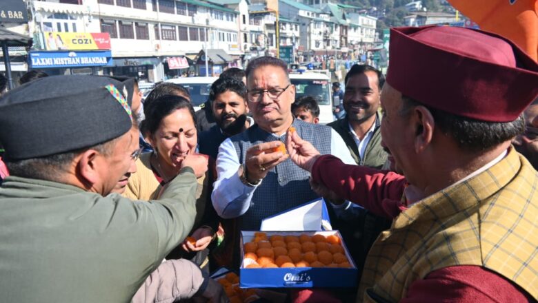गांधी चौक मसूरी में भाजपा की विजय का जश्न मनाते हुए गणेश जोशी ने कहा—जो लोग मोदी मैजिक खत्म समझ रहे थे, बिहार चुनाव परिणाम ने दिखा दिया कि अब ‘महा मैजिक’ शुरू हुआ है