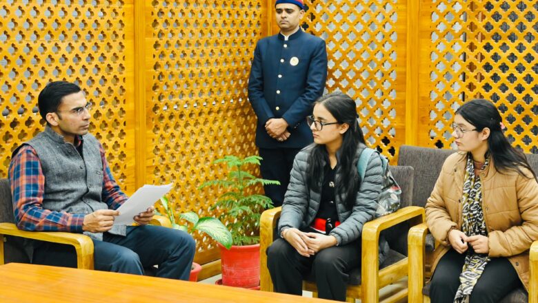 कर्ज़ और संकट से जूझती दो बहनों की पुकार सुनी गई; डीएम देहरादून बने उम्मीद की किरण