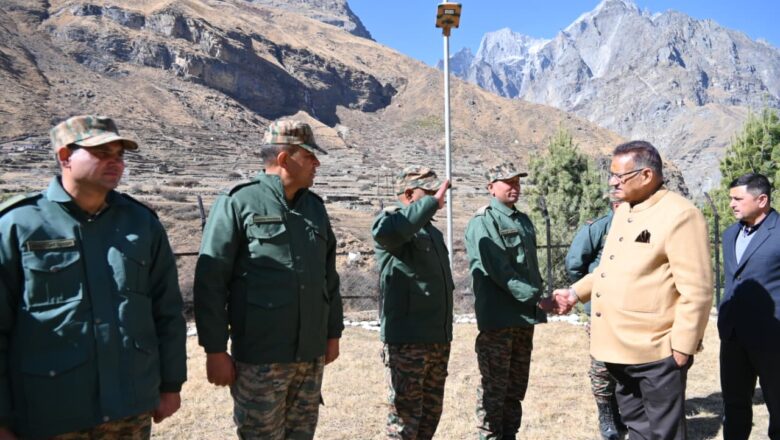 मंत्री जोशी ने माणा आगमन पर भारतीय सेना के जवानों से भेंट कर उनका हालचाल जाना और उनके उत्साह एवं सेवा भाव की सराहना की