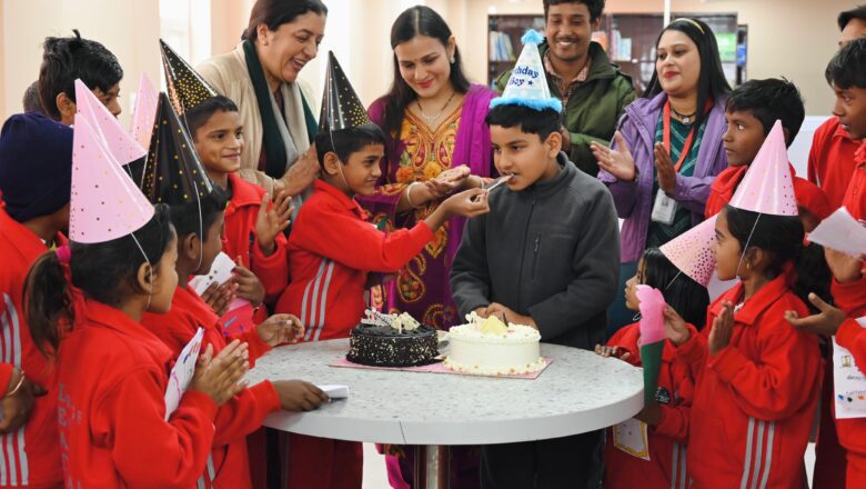 मास्टर सनव के जन्मदिन समारोह से केयर सेंटर में बच्चों के चेहरों पर अपार उत्साह और खुशी देखने को मिली।