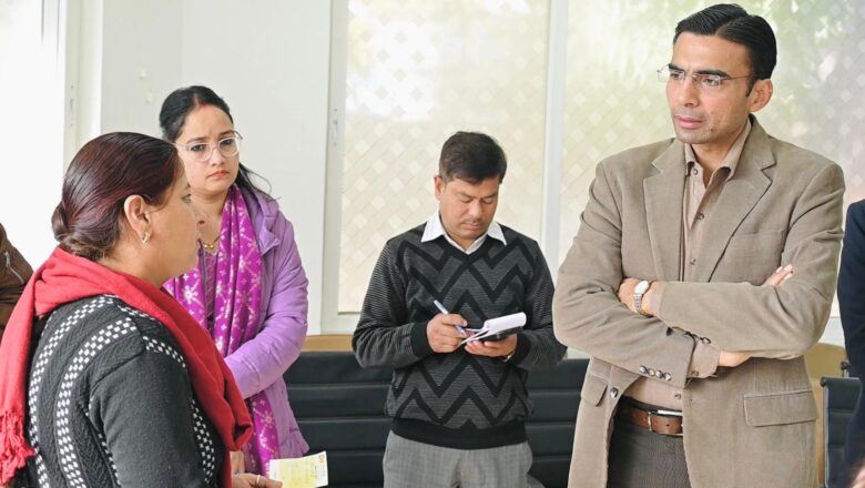 जिलाधिकारी ने रायफल क्लब फंड जो मूलभूत सुविधाओं से हटकर एक लक्सरी ट्रांजेक्शन को निर्बल असहायों की सेवा हथियार बना दिया है