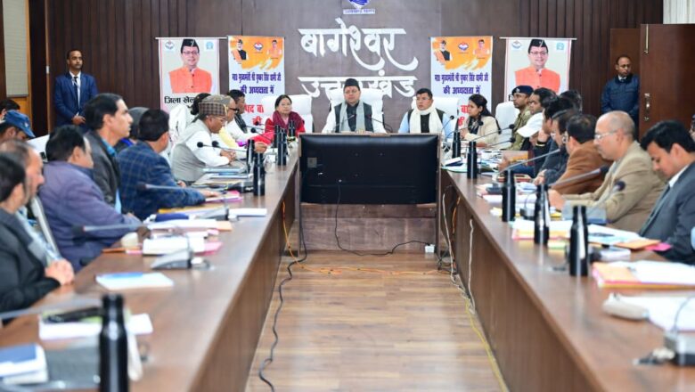 मुख्यमंत्री ने स्पष्ट निर्देश दिए कि केंद्र व राज्य सरकार की सभी जनकल्याणकारी योजनाओं का प्रत्यक्ष लाभ पात्र व्यक्तियों तक समयबद्ध रूप से पहुँचना चाहिए।