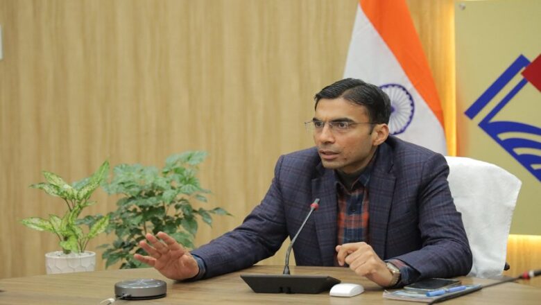 सुदूरवर्ती क्षेत्रों तक सरकारी योजनाओं का लाभ पहुंचाने के लिए डीएम सविन बंसल की अध्यक्षता में विकासखंड चकराता में बहुउद्देशीय शिविर का आयोजन