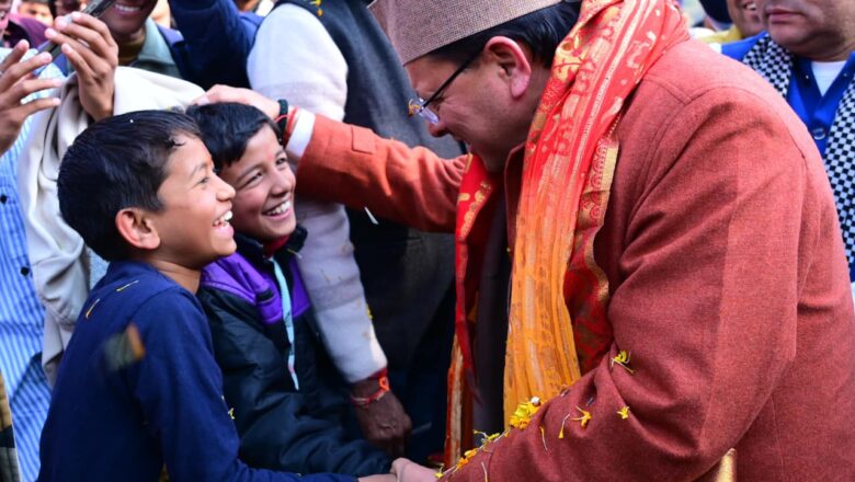 मुख्यमंत्री धामी ने कहा कि हमने एक ही वर्ष में बेरोजगारी दर में रिकॉर्ड 4.4 प्रतिशत की कमी की है, जो राष्ट्रीय औसत से भी बेहतर है।