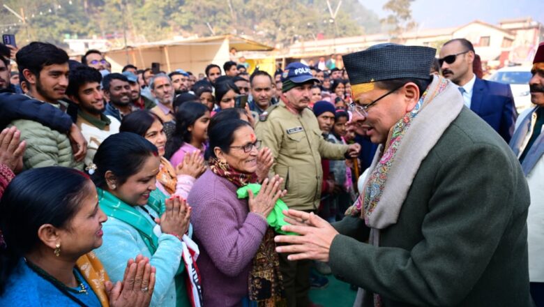 मुख्यमंत्री धामी ने कहा कि आज राज्य में रिवर्स पलायन भी बढ़ रहा है लोग आज अपने पैतृक निवास की और लौट रहे है।