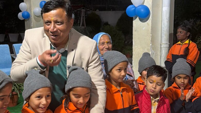 आत्मविश्वास और ईमानदारी से आगे बढ़ने की सीख देकर बंशीधर तिवारी ने बच्चियों को जीवन के लिए प्रेरित किया