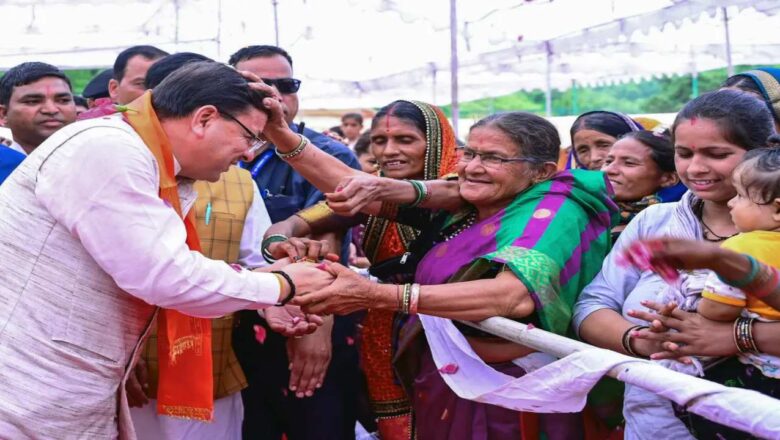 मुख्यमंत्री धामी का संवेदनशील फैसला—वृद्धजनों की पेंशन ₹1500, बुजुर्ग दंपत्तियों को दोहरा लाभ और कलाकारों-लेखकों की पेंशन बढ़ाकर ₹6000 कर दिया सम्मान