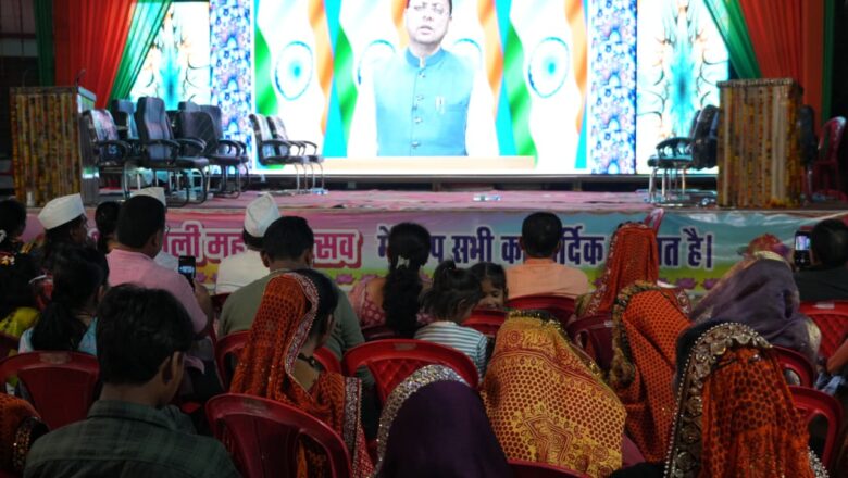 मुख्यमंत्री धामी ने खटीमा में आयोजित थारू होली महामहोत्सव को मुख्यमंत्री आवास से वर्चुअल माध्यम से संबोधित किया