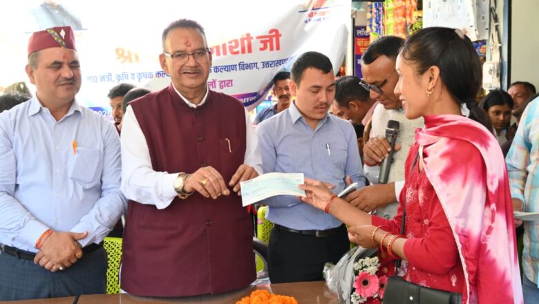 कैबिनेट मंत्री ने सहस्त्रधारा में आपदा के कारण क्षतिग्रस्त हुई दुकानों के स्थान पर नव निर्मित दुकानों का उद्घाटन भी किया