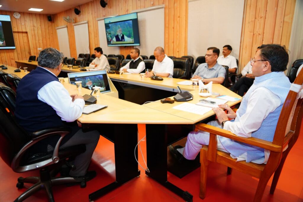 मुख्यमंत्री धामी के निर्देश पर यात्रा के दौरान सफाई व्यवस्था को मजबूत करने के लिए बड़ी संख्या में पर्यावरण मित्रों और अतिरिक्त सफाई कर्मियों की तैनाती की गई है।