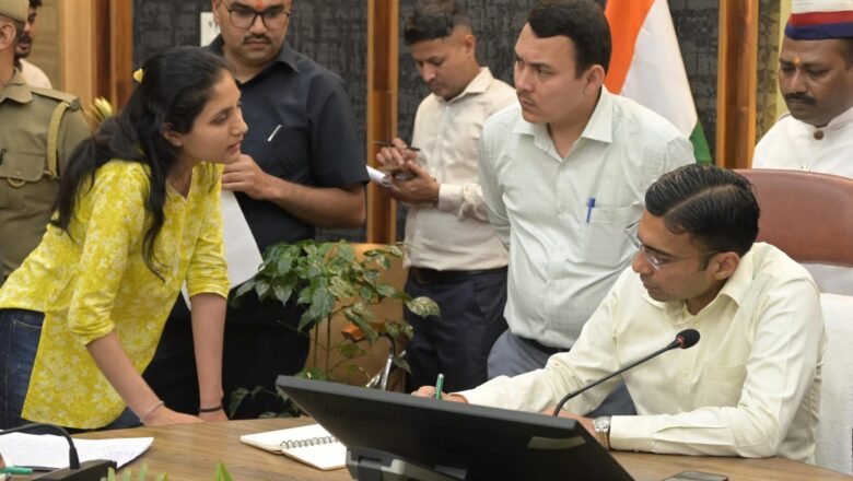 जिलाधिकारी सविन बंसल का संवेदनशील प्रशासन—जनता दरबार में हर आवाज सुनी गई